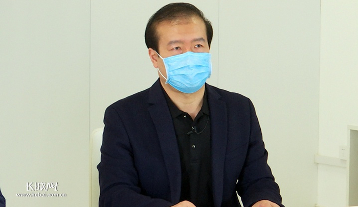 河北省政务公开办公室主任石惠峰做客访谈节目。记者 武新杰 摄