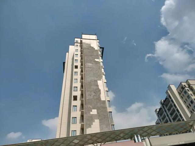 大发项目脱落的外墙