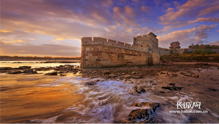 龙吟沧海。焦同生 摄