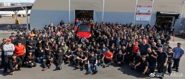 （特斯拉累计销量达到100万辆&nbsp;&nbsp; &nbsp;图片来源：马斯克 微博）