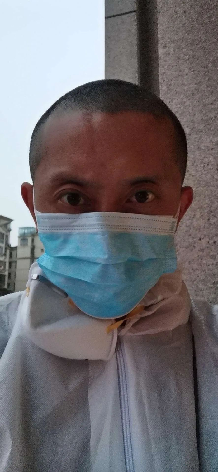  志愿者郑恺的自拍