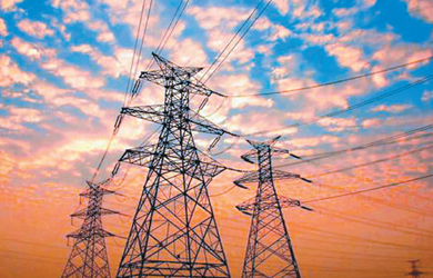 　特高压高架线塔雄姿。