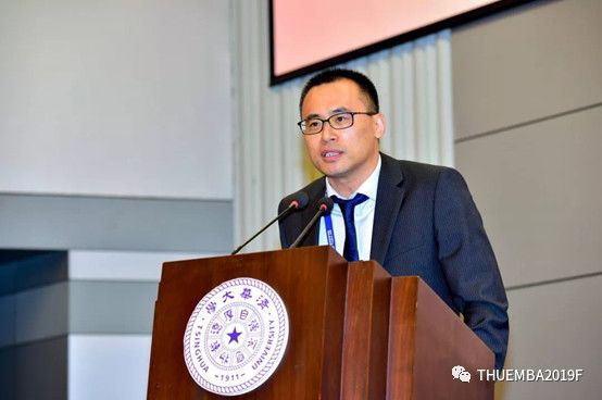 ▲帅气正义的志愿者周才华同学
