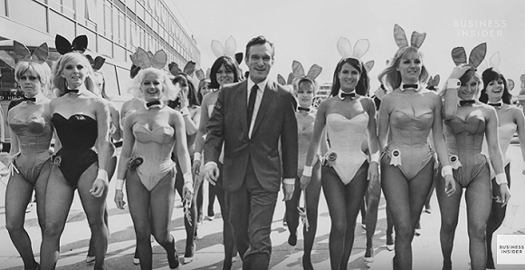 赫夫纳和“兔女郎”们；图片来源：Business Insider