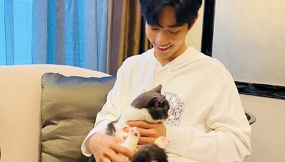 图片来源：肖战官方微博