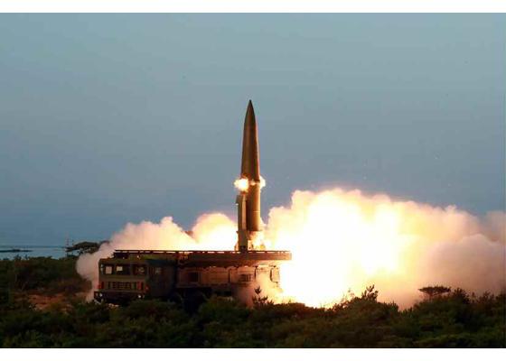 韩国防部：朝鲜向半岛东部海域发射两枚不明飞行体，今年首次
