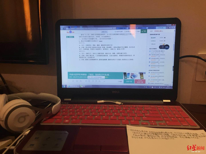 ▲小胖在隔离点复习&nbsp;