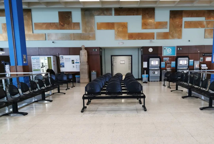 3月19日，布鲁塞尔行政中心办事大厅空空荡荡。新华社记者 潘革平 摄