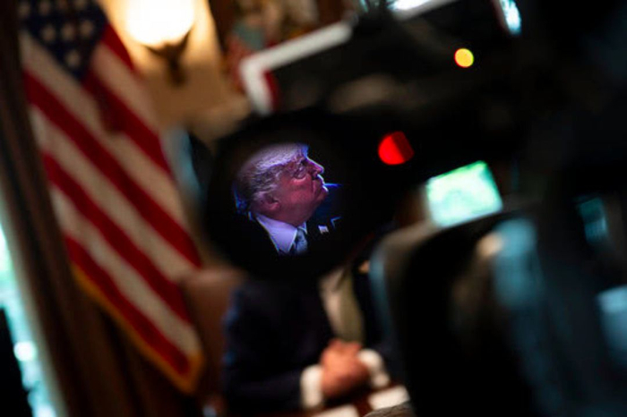  3月17日，美国总统特朗普在华盛顿白宫出席会议