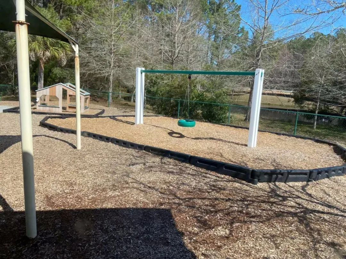  3月12日，我和一名白人女子在这里聊天　摄|胡健