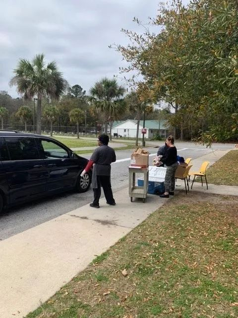  给孩子发放免费早午餐