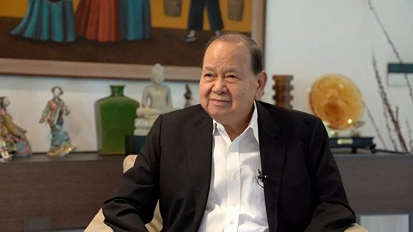 上好佳董事长施恭旗