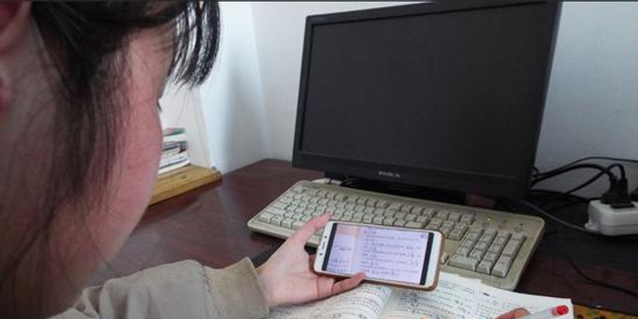 网课是与非:有学生设法逃避检查 破解钉钉漏洞逃课