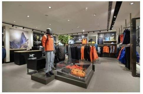 始祖鸟北京侨福芳草地自营门店2019年开业