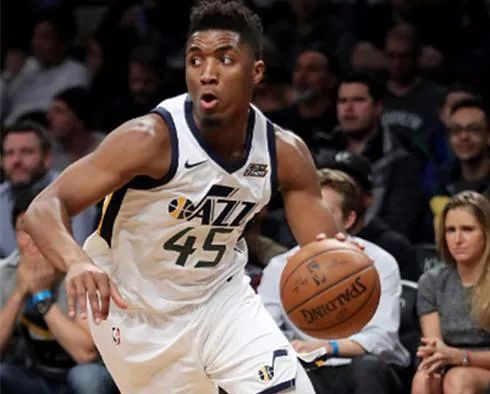  爵士球员多诺万·米切尔