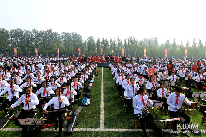 饶阳县成功举办2019把二胡挑战世界吉尼斯世界纪录活动。崔佳栋 供图