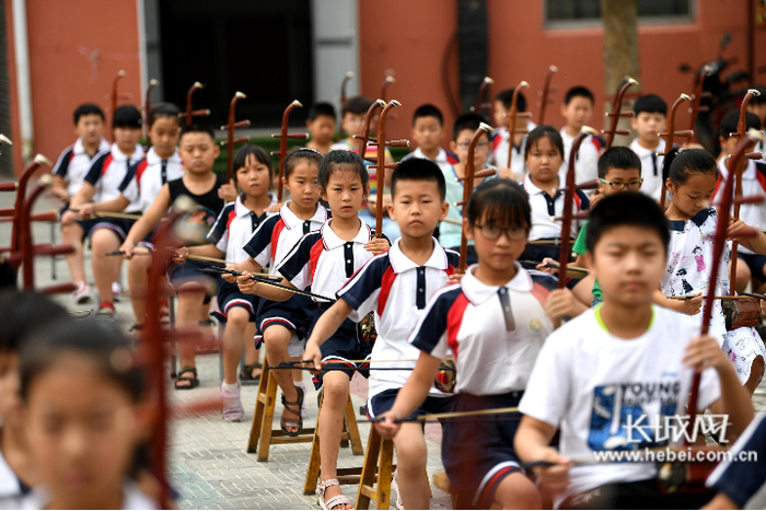 饶阳县开展民族乐器进校园活动。崔佳栋 供图