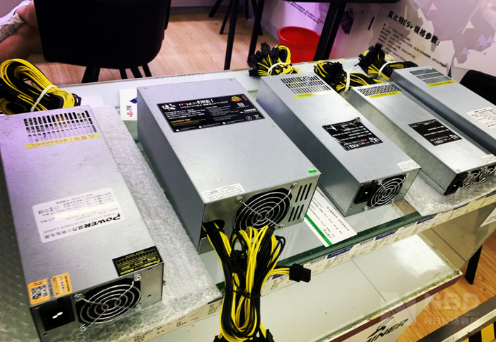 华强北赛格广场商铺内陈列的矿机样品。图片来源：每经记者 刘玲 摄