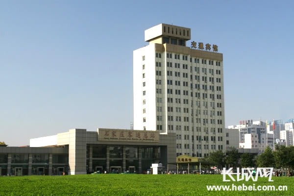 石家庄客运总站。王建勋图