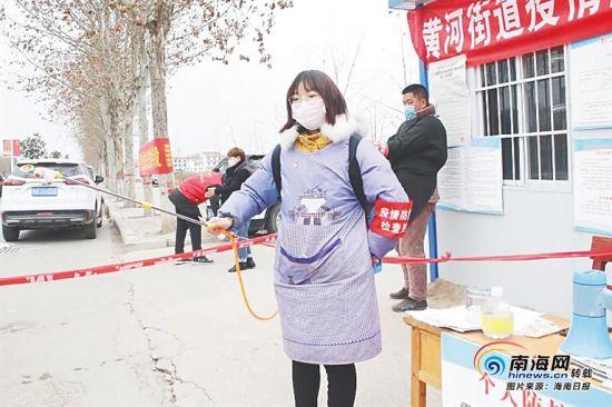 海南省大学生志愿者投身疫情防控一线 战"疫"同行