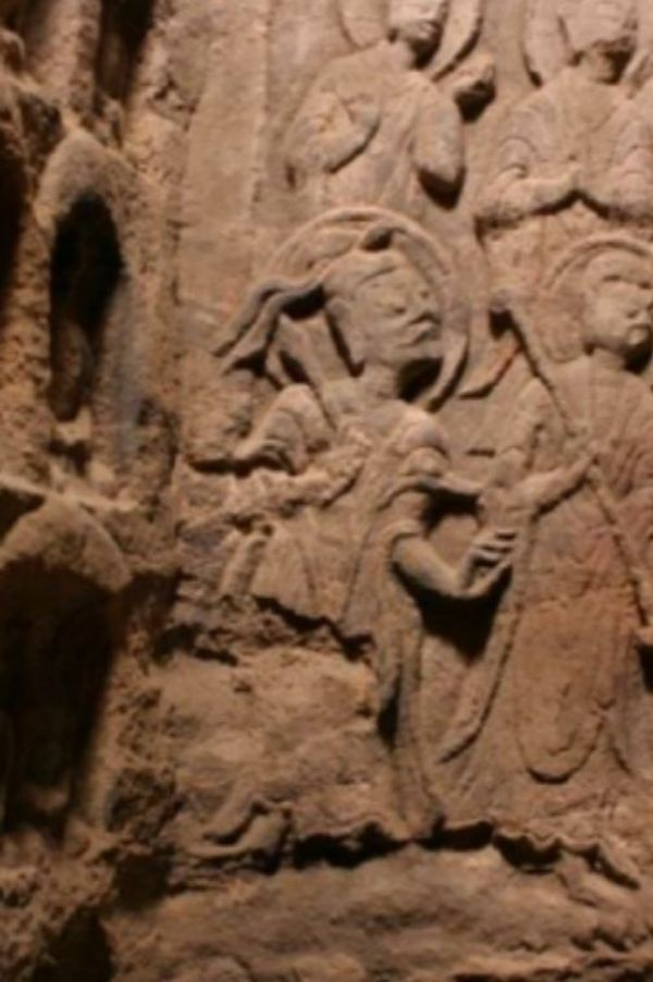 第15窟西壁圆拱龛的西侧