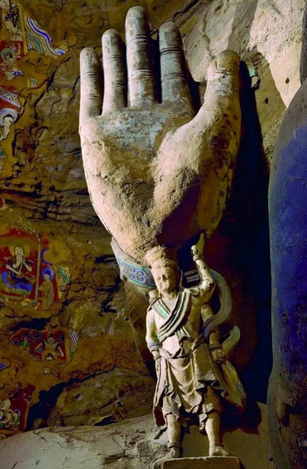 第13窟主尊手臂下方