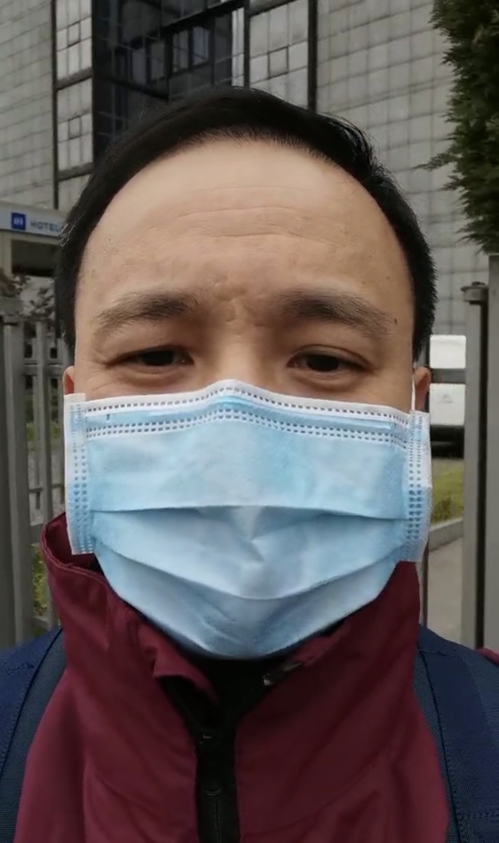 △ 拍摄vlog的周华医生