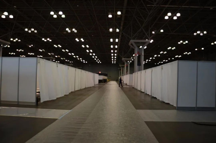 位于贾维茨会展中心的纽约首个“方舱医院”　受访者供图