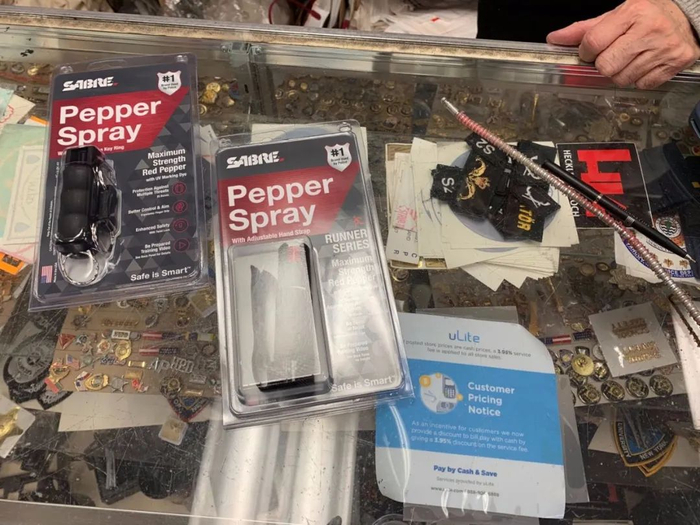  两种辣椒喷雾我选了右边的“跑者系列”　受访者供图