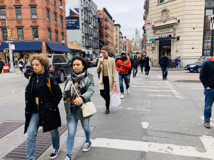  3月初的美国街头，戴口罩的人寥寥无几　受访者供图