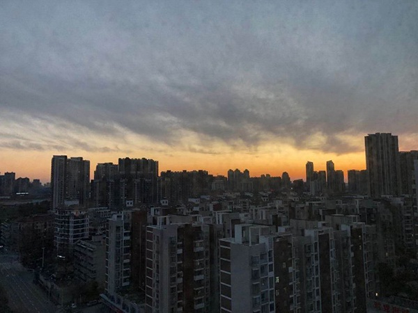 张亚如拍下的武汉2月17日的黄昏
