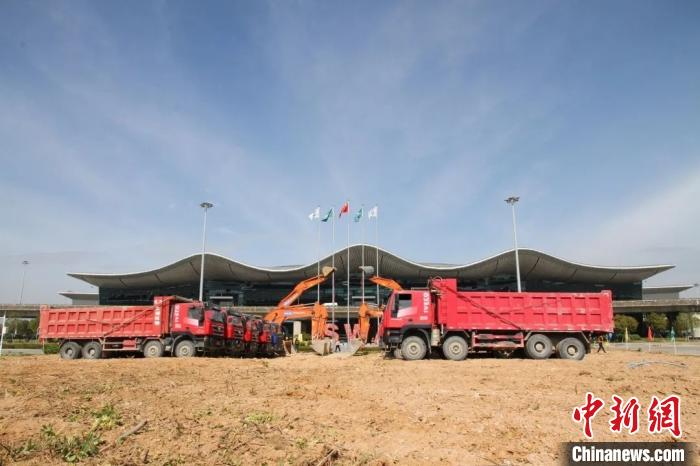 开工活动现场。中建三局供图