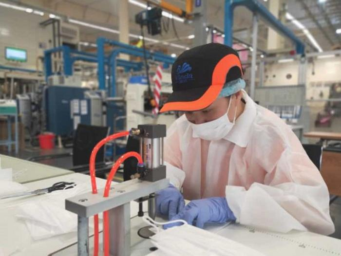 （维达浙江龙游工厂生产线）