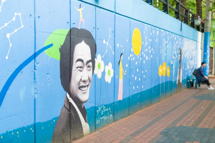 大邱“金光石之路”上的涂鸦 曹先生 图