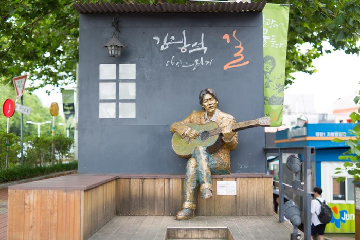 大邱著名的“金光石之路”也是很多韩剧的取景地。 曹先生 图