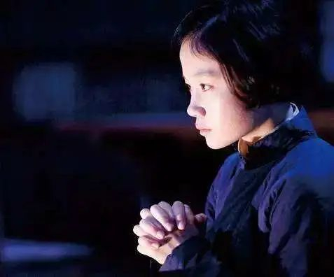 还记得《金陵十三钗》里的女学生书娟吗?她现在长这样