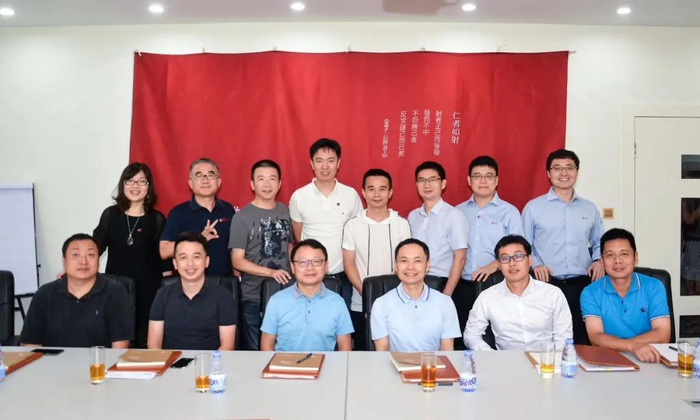 ▲杨龙忠在领教工坊私董会上