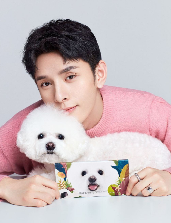 图/完美日记微博截图