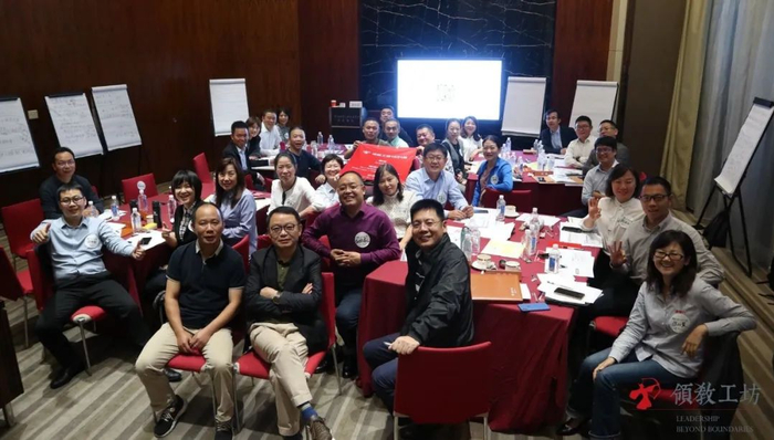 ▲ 杨龙忠和领教工坊私董会的企业家们