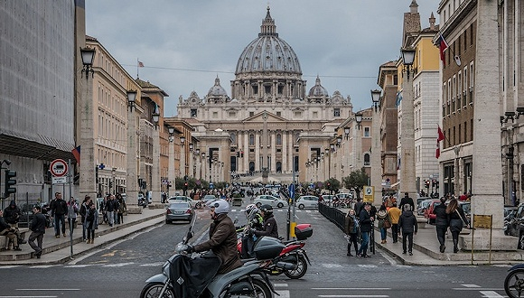  梵蒂冈圣彼得广场前。图片来源：pixabay