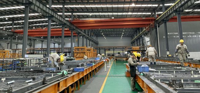 装配式建筑生产车间 陈月芹 | 摄