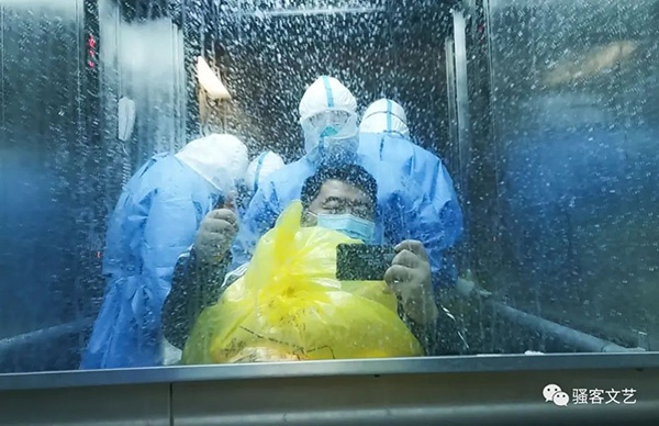  2月7日，从ICU到隔离病房的转运途中
