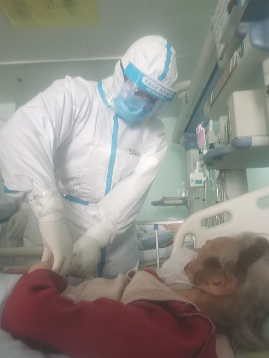 仝小林院士床前问诊&nbsp;李修洋供图