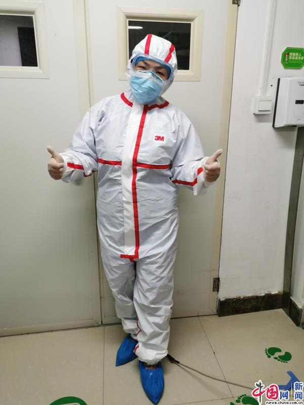 身着防护服的刘茜（受访者供图2月17日摄）