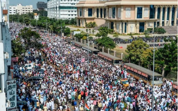2月19日，《公民身份法修正案》引发大规模抗议，图片来自Getty Images