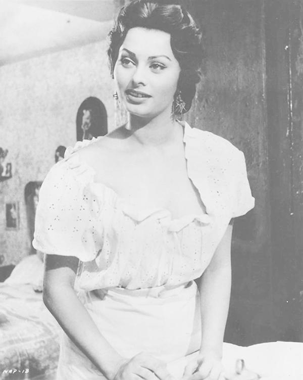 索菲亚·罗兰在《那不勒斯的黄金》中饰演索菲亚