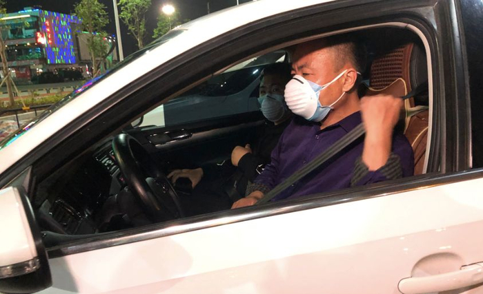 ▲3月6日晚上八点多，申军良开车到达广州增城。新京报记者王翀鹏程 摄