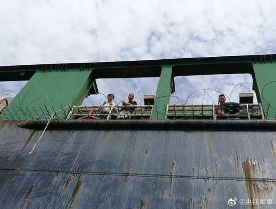 中国货轮遇海盗，尼日利亚海军驰援，船员全部无恙