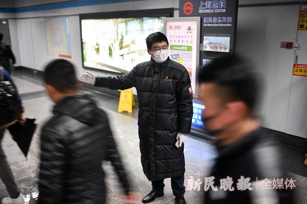 图说：中春路站区车站站长周启迪