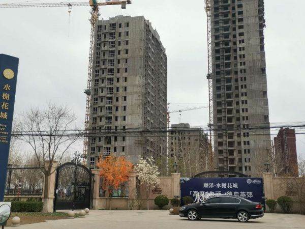  看房人必须通过销售提前预约才能进入水榭花城售楼处 &nbsp; &nbsp; &nbsp; &nbsp; &nbsp;田国宝/摄